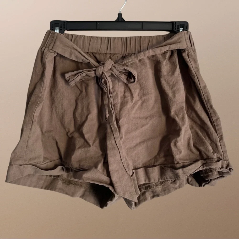 🚨SOLD🚨  SHEIN | Green High-Waisted Paper Bag Belted Shorts - Picture 2 of 4